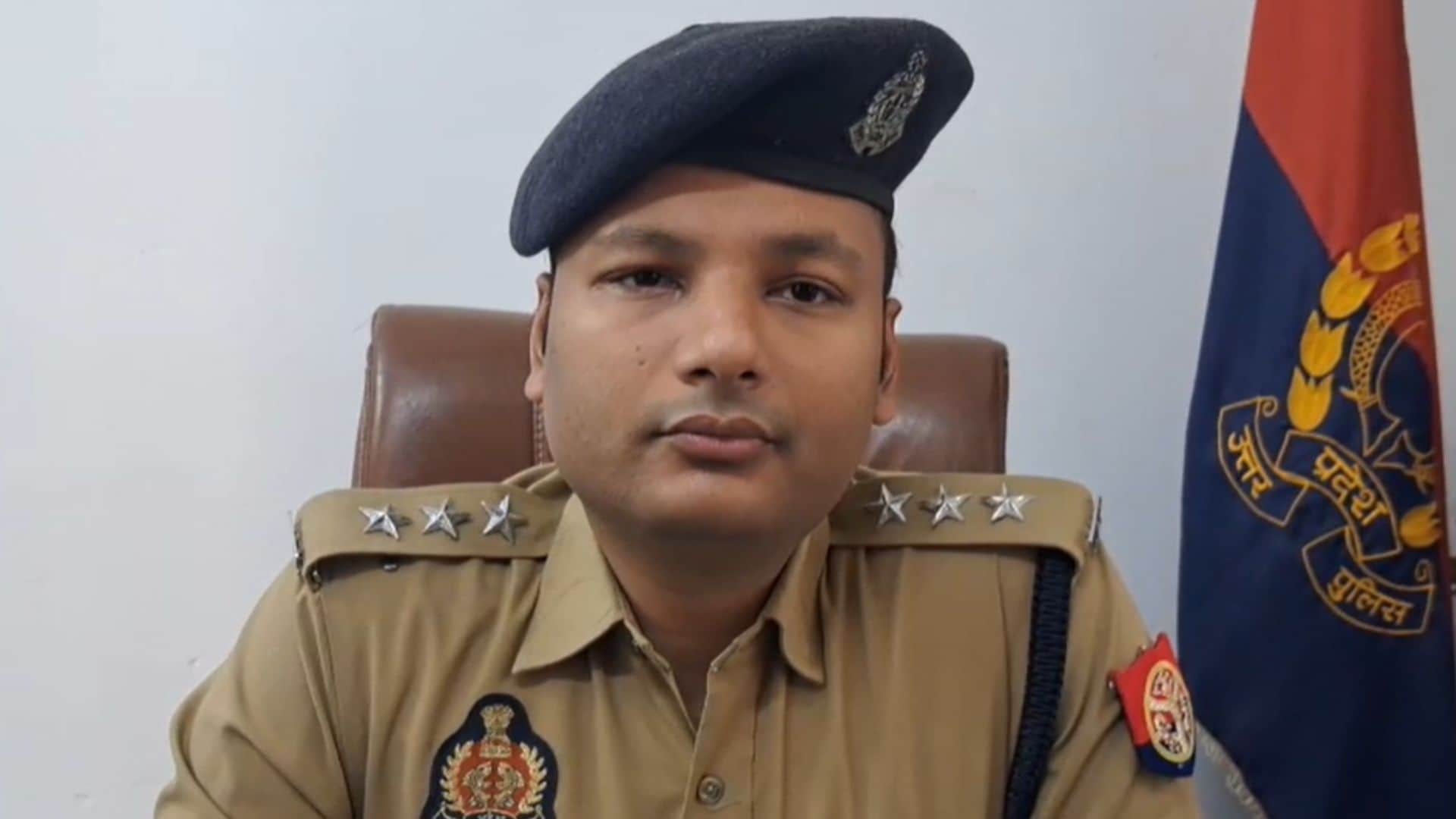 मामले की जानकारी देते अधिकारी