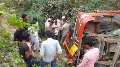 Canter overturned in a pit while lifting cartons