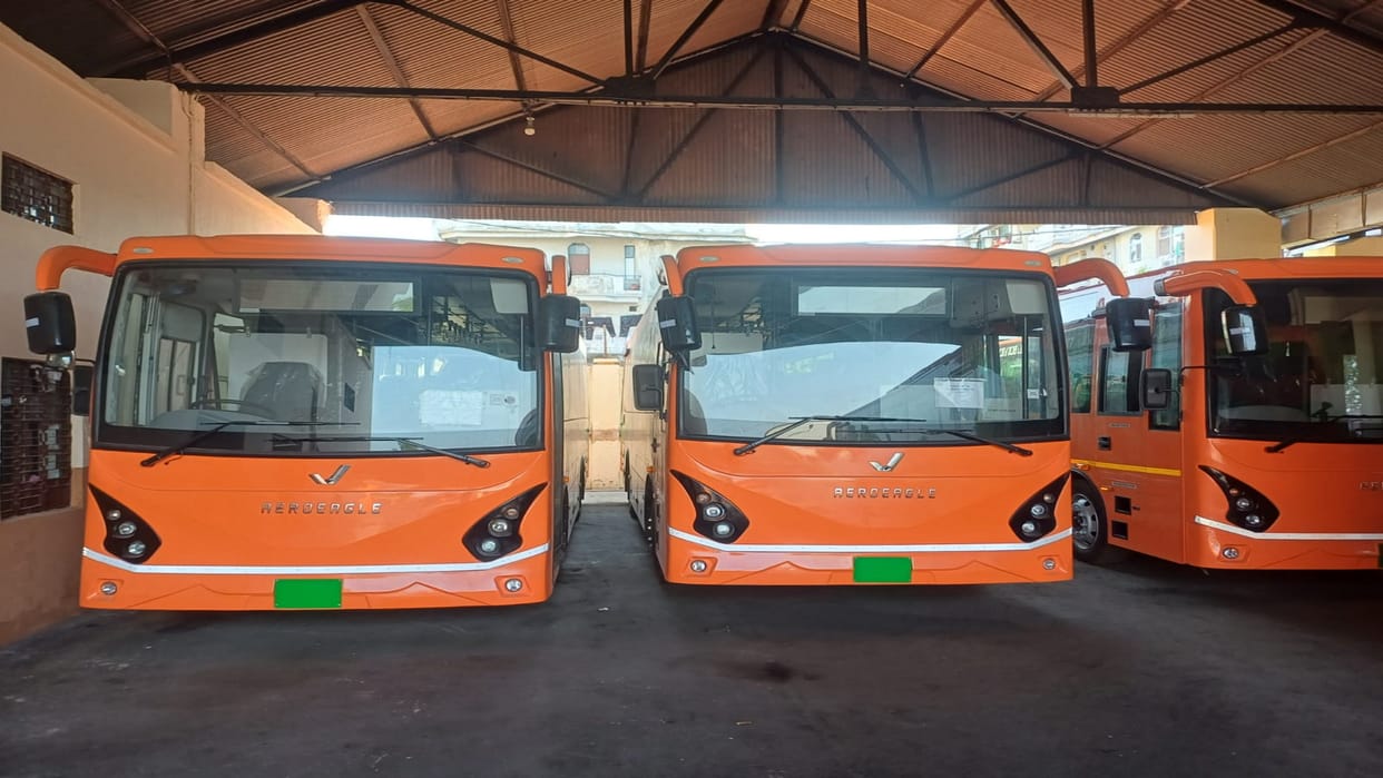 Prayagraj received 17 e-buses from a Russian company, 16 more will be added to the fleet.