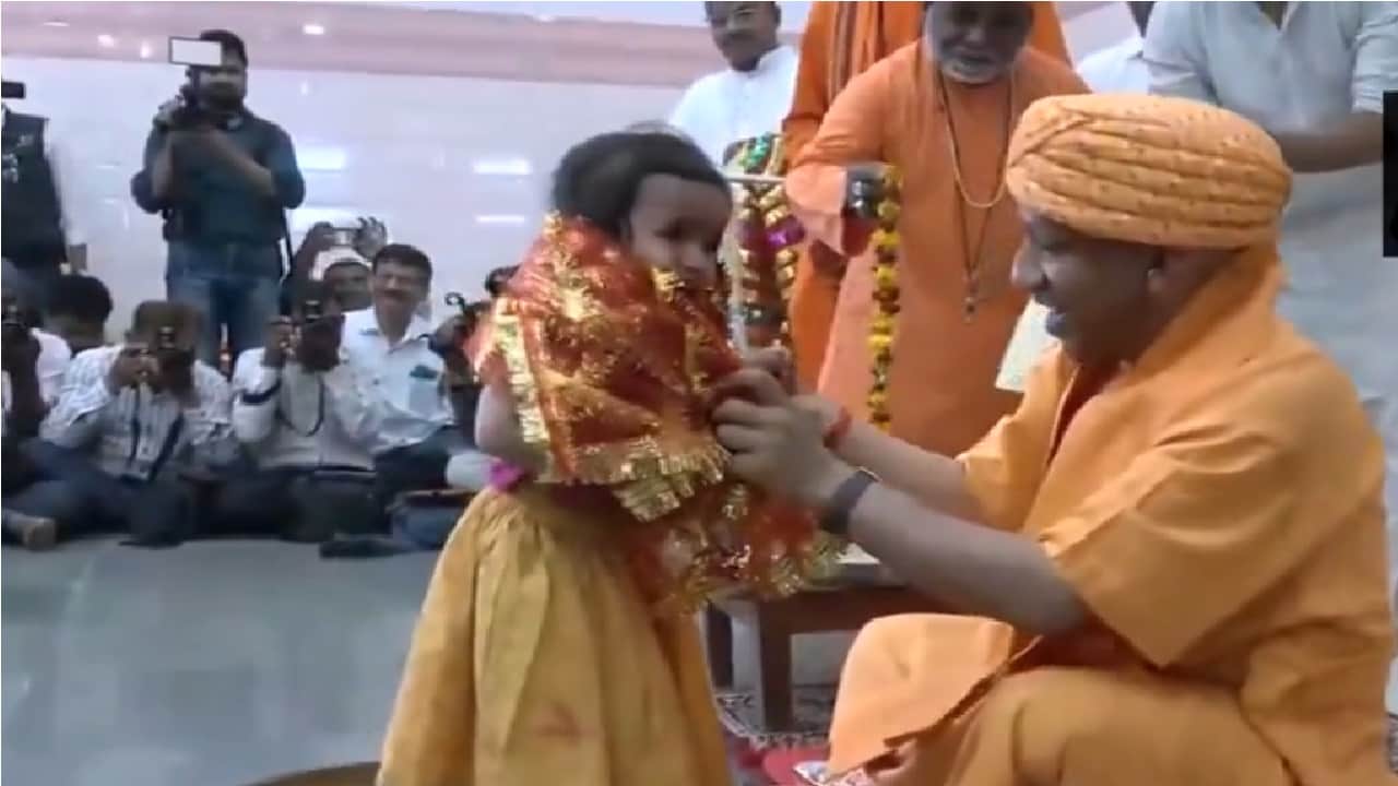 CM Yogi performed Kanya Pujan on Navami in Gorakhpur.