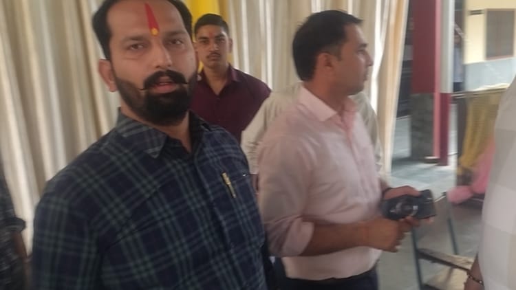 Meerut: राम नवमी पर संत जोसफ गर्ल्स कॉलेज में ईद मिलन कार्यक्रम, हंगामा व भगदड़, कई छात्राओं की तबीयत बिगड़ी