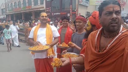 Throngs of devotees descend upon Ayodhya for Ram Navami over 1 million take holy dip in Saryu River by 9 AM