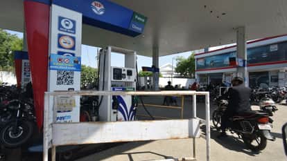 Tanks of 30 petrol pumps in the district dried up, were locked, tanks became empty due to sudden increase i