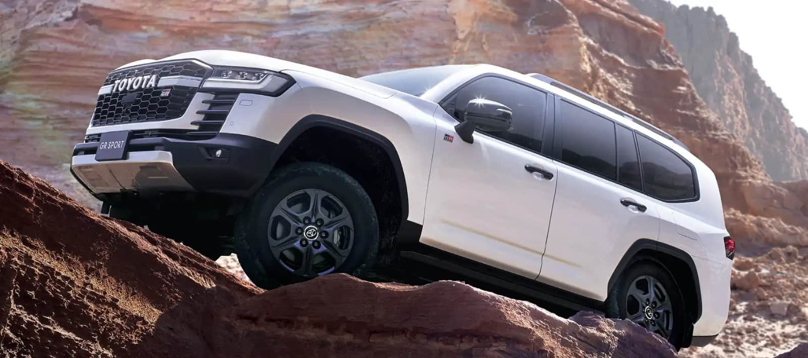 Unstoppable Off-Roading: How Terrain Response Systems Help These SUVs Master Mud, Sand, Snow