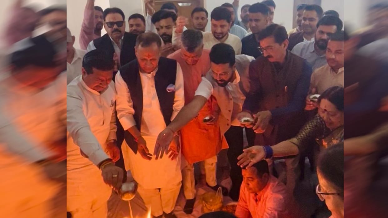 BJP considers state office auspicious performs havan to expand it Uttarakhand News in hindi