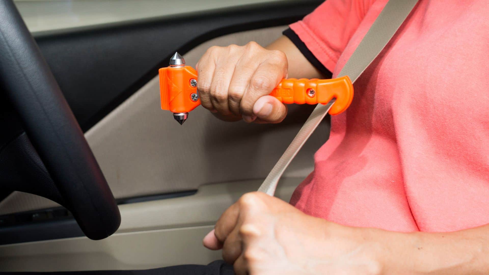 Emergency Exit Guide: How to Safely Break a Car Window if Doors are Jammed know in hindi