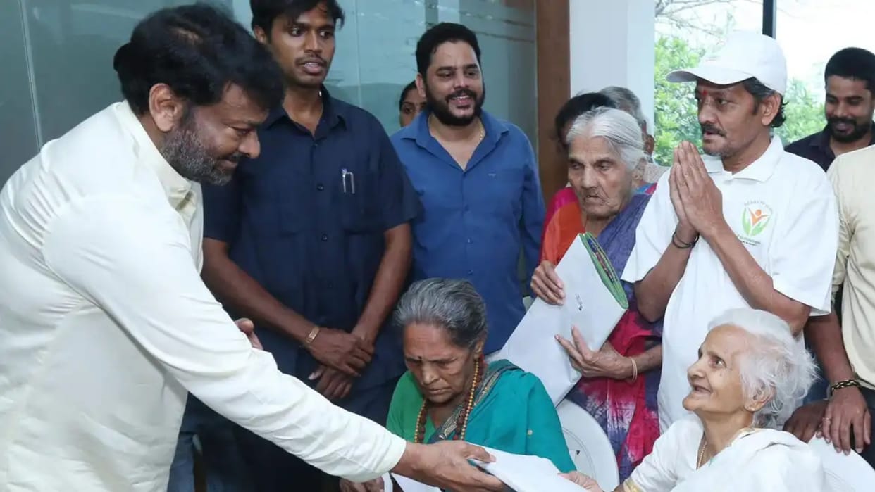 Chiranjeevi Donates 10 Lacs Ntr Award Amount To Needy People Also Fed Food To Them