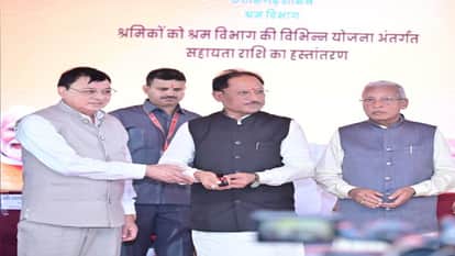 सीएम साय ने श्रमिकों के खाते में ट्रांसफर किए 27.15 करोड़