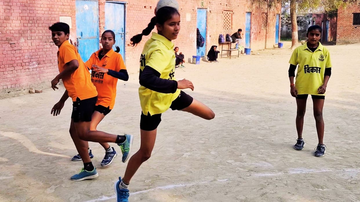 Sports news of Handball hit in Kashi Wrestling Championship Relay Race Six Girls Win Judo-Karate Competition