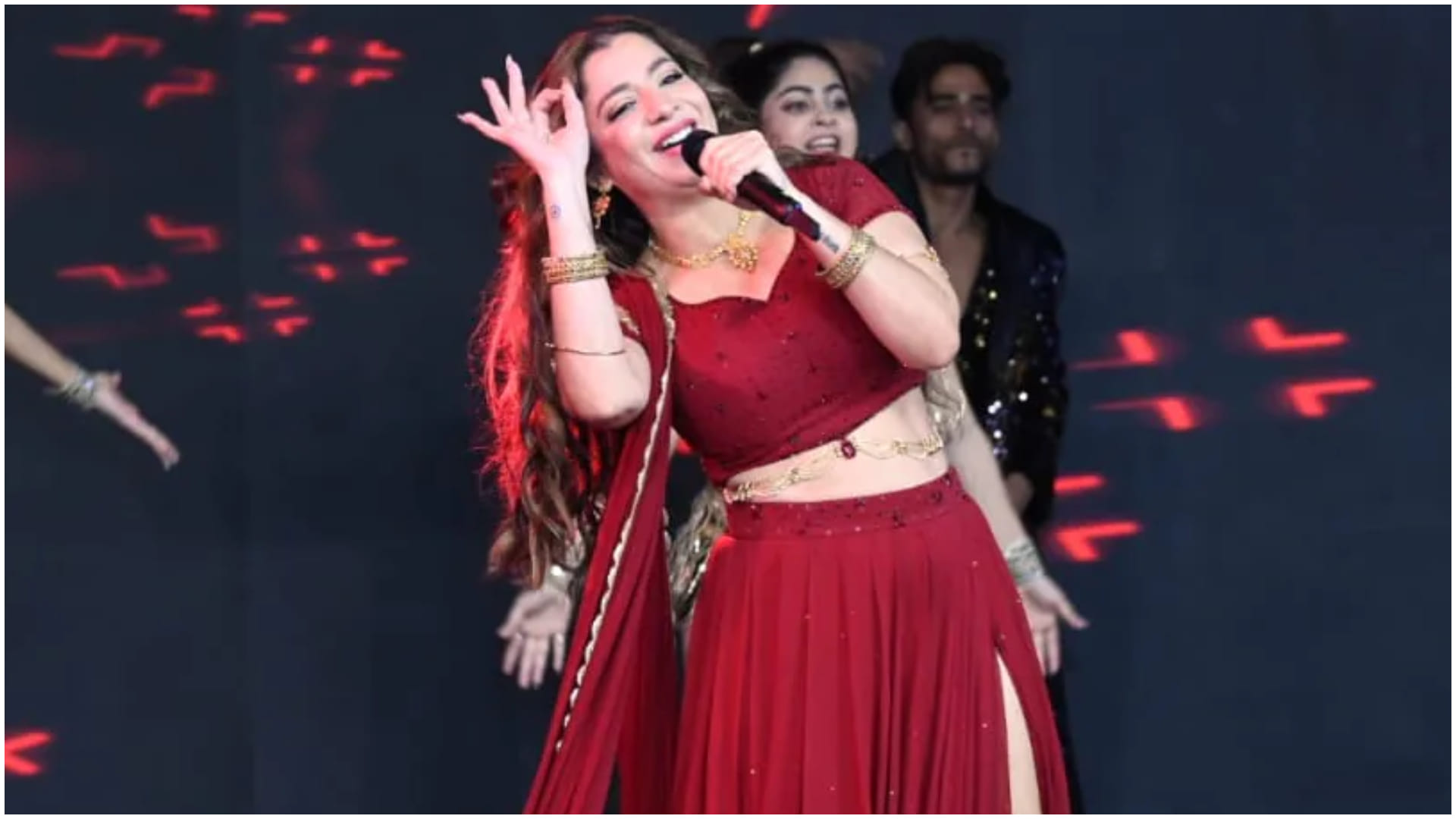 Dhurandhar Singer Jasmine Sandlas Left Uncomfortable As Fans Allegedly Touch Her Inappropriately