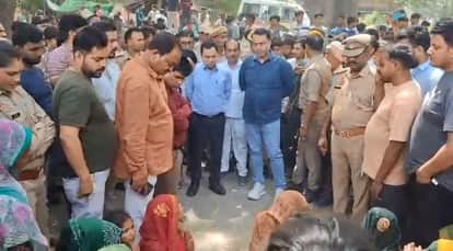 Kannauj Student hangs herself after being hurt by teacher reprimand villagers create uproar by placing body