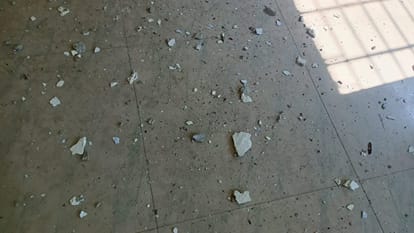 Kanpur Young Children Forced to Study  Under the Shadow of Death as Plaster Crumbles from School Ceiling