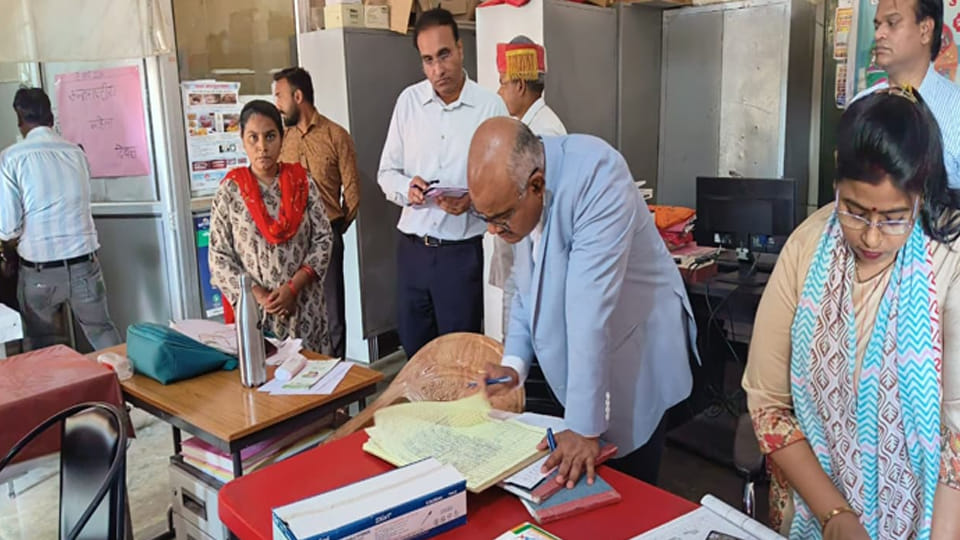 Kanpur: DM Finds Five Health Workers, Including a Doctor, Absent at PHC; Orders Action