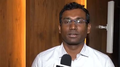 कन्नूर के जिलाधिकारी और जिला निर्वाचन अधिकारी अरुण के. विजयन