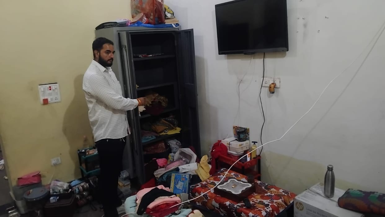 Jewellery worth Rs Eight lakh stolen from PNB branch manager's house in Bulandshahr