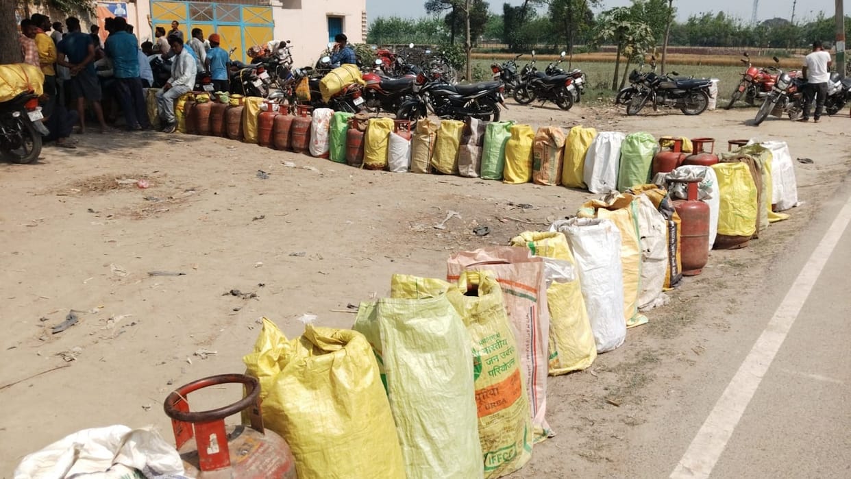 Long Queues of Consumers at Gas Agency in Lakhimpur Kheri