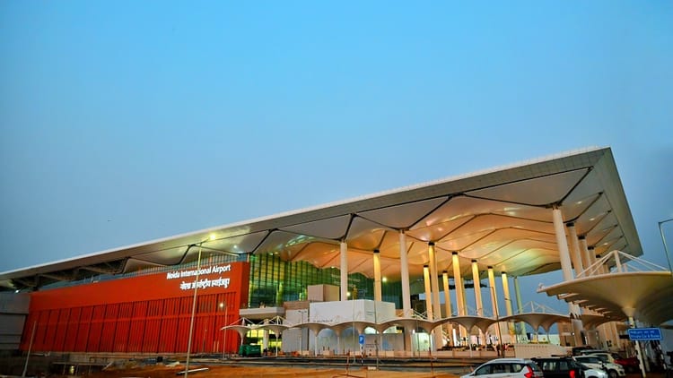 Noida International Airport: 1,585 दिन के सफर के बाद शुभारंभ, दो महीने में उड़ान और एक अनूठा 'सियासी' रिकॉर्ड
