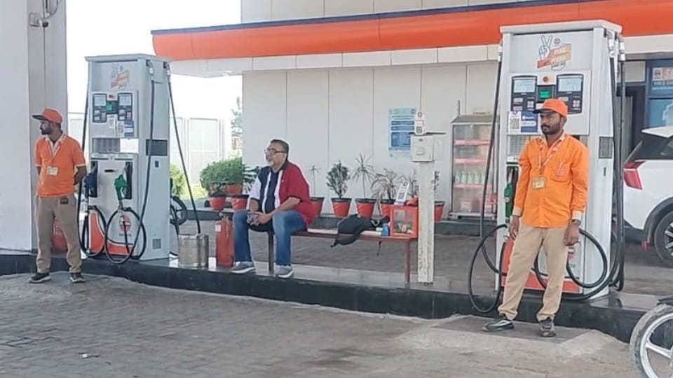 Fuel Crisis Deepens in Bathinda Stocks Depleted at Rural Petrol Pumps