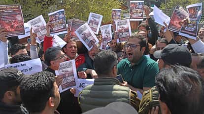 PDP Stages Protest in Srinagar Over Taxes, Utility Charges, Power Amnesty Issue.