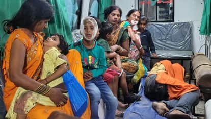 Bus Carrying Pilgrims Crashes into Tree in mau 40 Injured 4 Critically Traveling from Ayodhya to Ballia