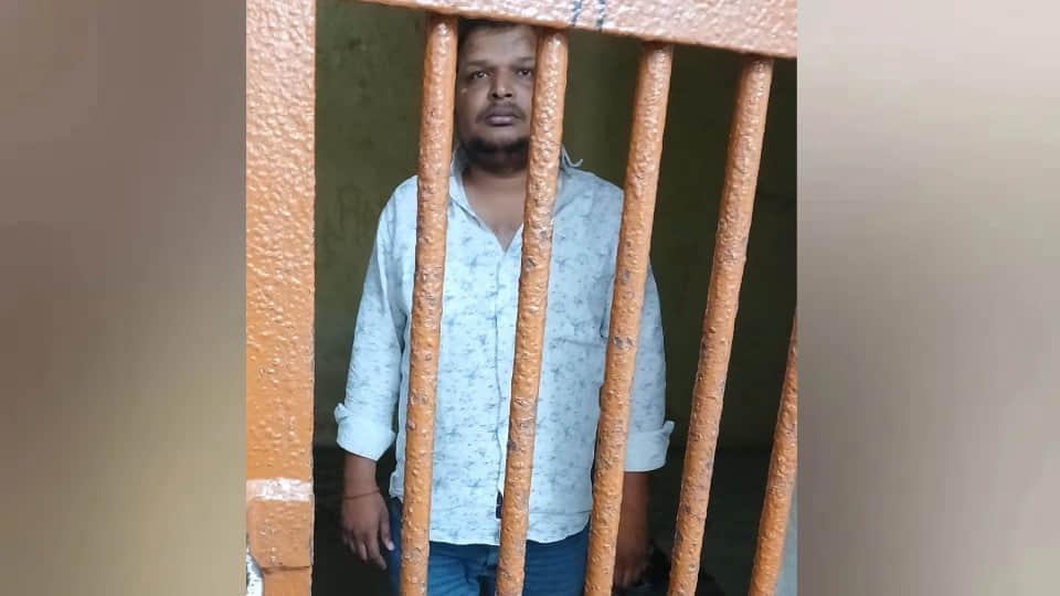 मृतक के नाम पर फर्जी व्यक्ति खड़ा कर जमीन की रजिस्ट्री कराने वाला जालसाज गिरफ्तार