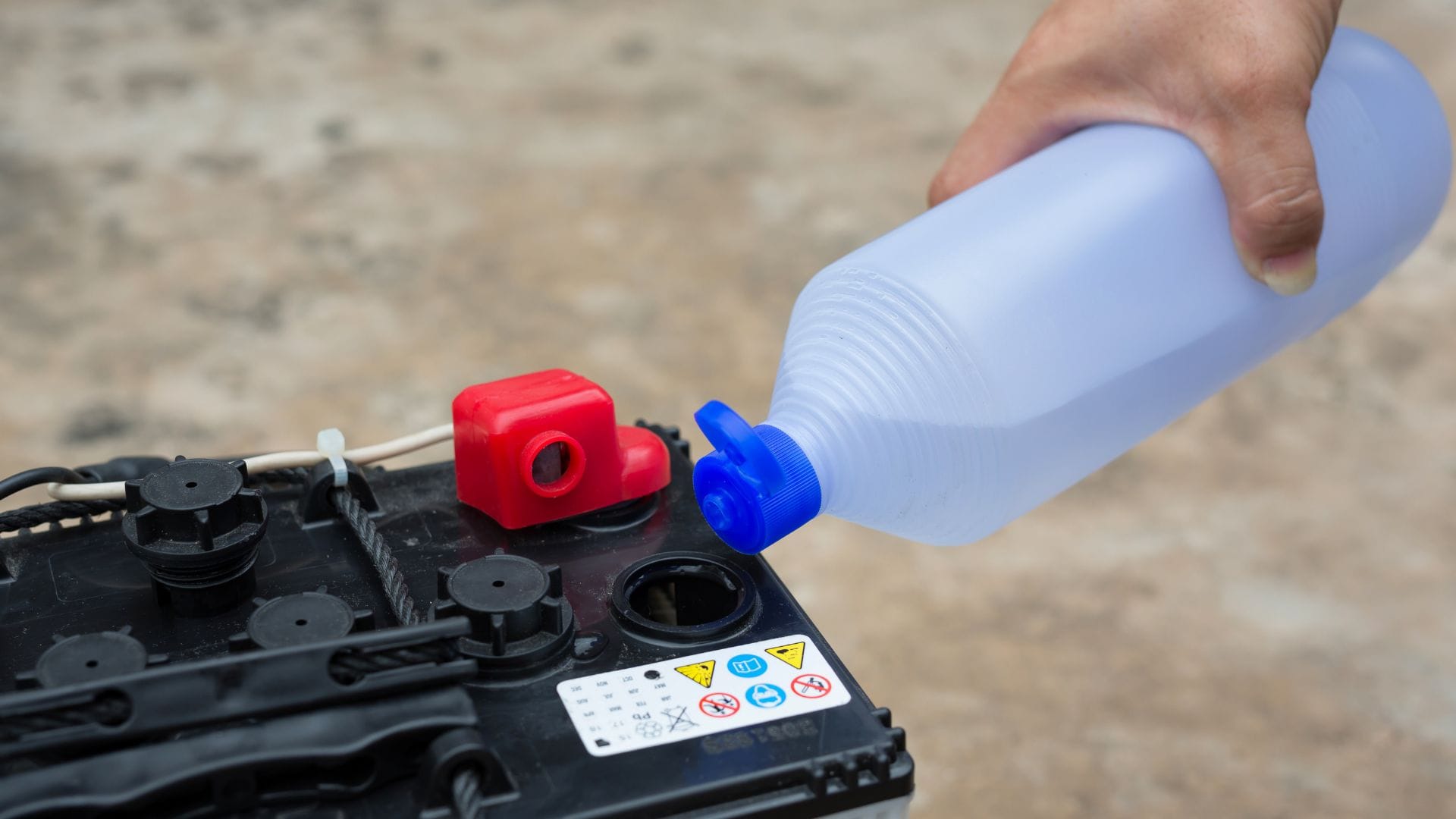 Can I put RO water in the Inverter battery mein kya RO ka paani daal sakte hain