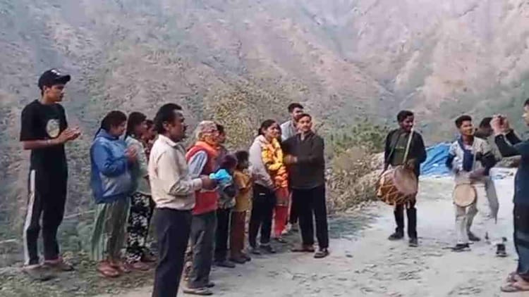Uttarakhand: रुद्रप्रयाग की बेटी का उत्तराखंड महिला अंडर- 23 क्रिकेट टीम में चयन, गांव में हुआ भव्य स्वागत