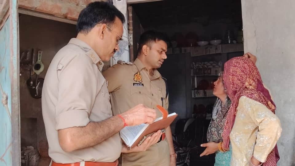 Husbands Throat Slit with Knife Three Including Wife and Her Lover Sent to Jail