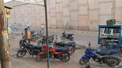 Clash between two groups over financial dispute in Mathura stone-pelting