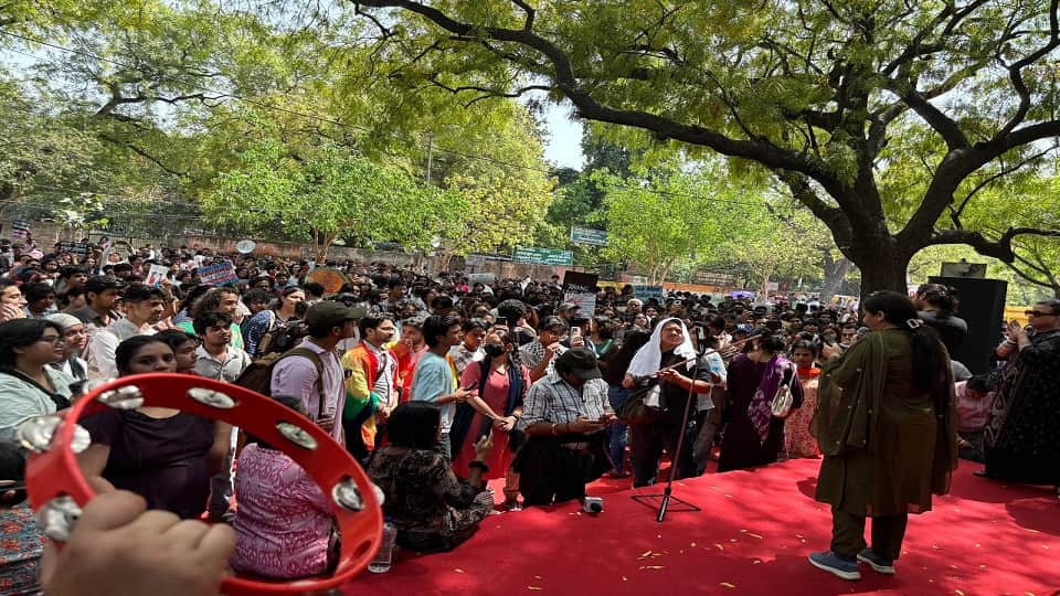 ट्रांसजेंडर समुदाय का प्रदर्शन