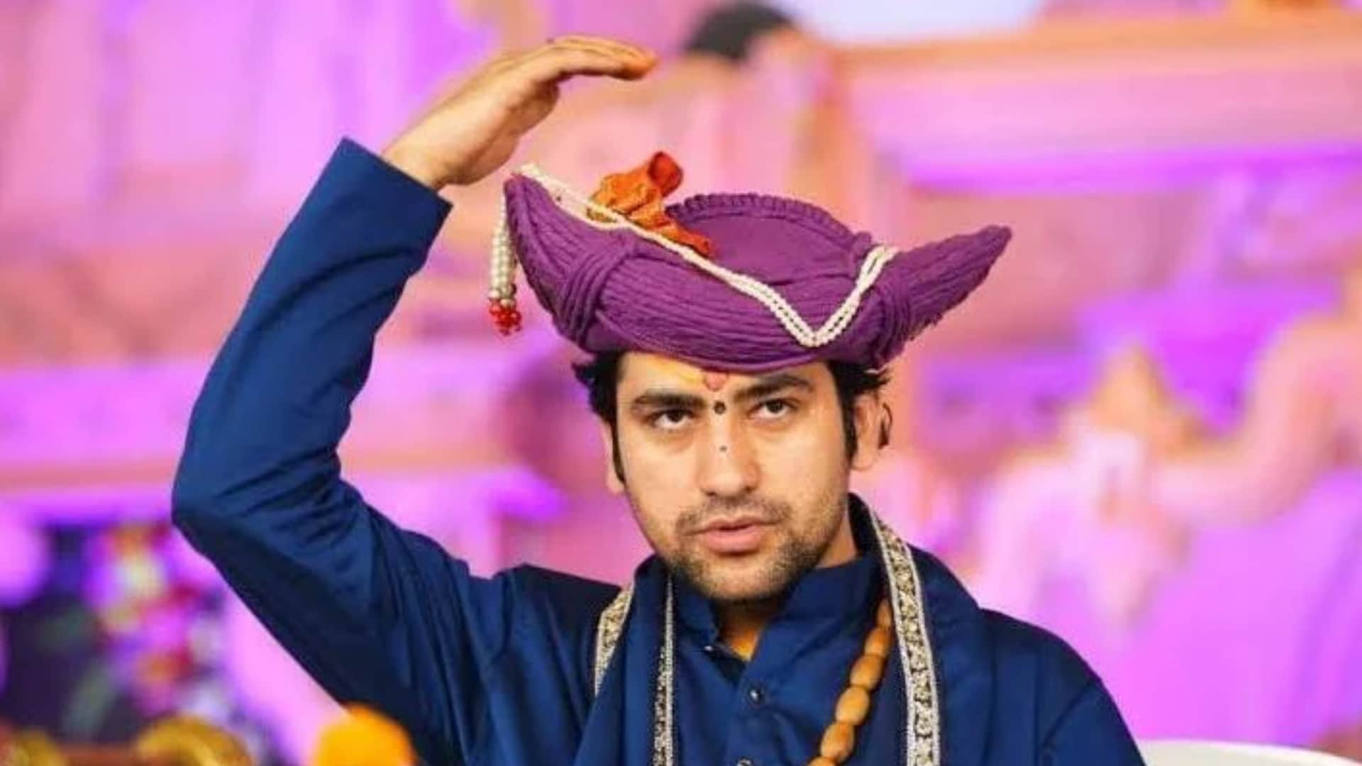 आचार्य धीरेंद्र कृष्ण शास्त्री।