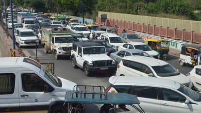 MG Road jammed due to metro construction in Agra