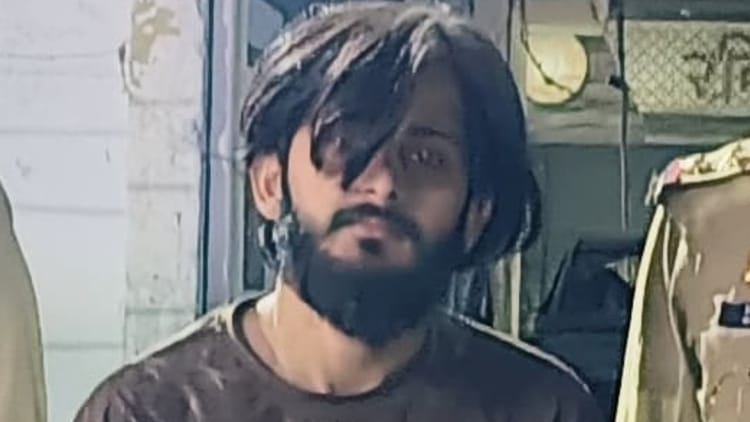 Bareilly News: दूसरे समुदाय के युवक को पीटा, छात्रा से की अभद्रता, जिला बदर ऋषभ ठाकुर समेत तीन आरोपी गिरफ्तार