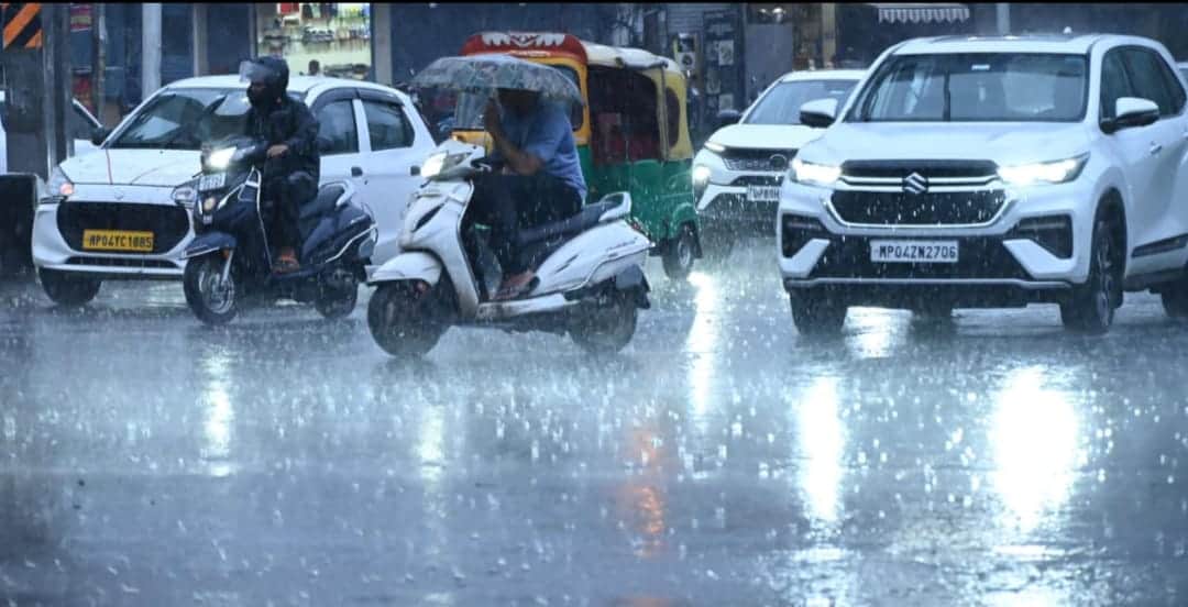 MP Weather Today: Weather takes a turn in MP; hailstorms hit Neemuch and Ujjain, while Bhopal, Mandsaur, and B