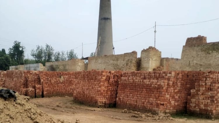 युद्ध का असर: अब घर बनाना हुआ महंगा, ईंट-सरिया, टाइल्स और पेंट की कीमतें बढ़ीं