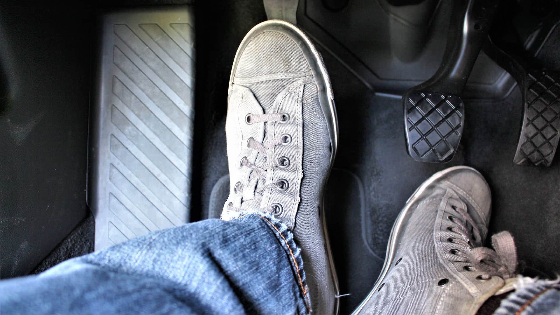 क्लच पैडल इन कार