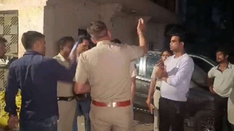 Husband Murders Wife in DDA Flats, Pul Prahladpur