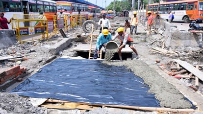 सेटेलाइट नाले पर डाला गया स्लैब