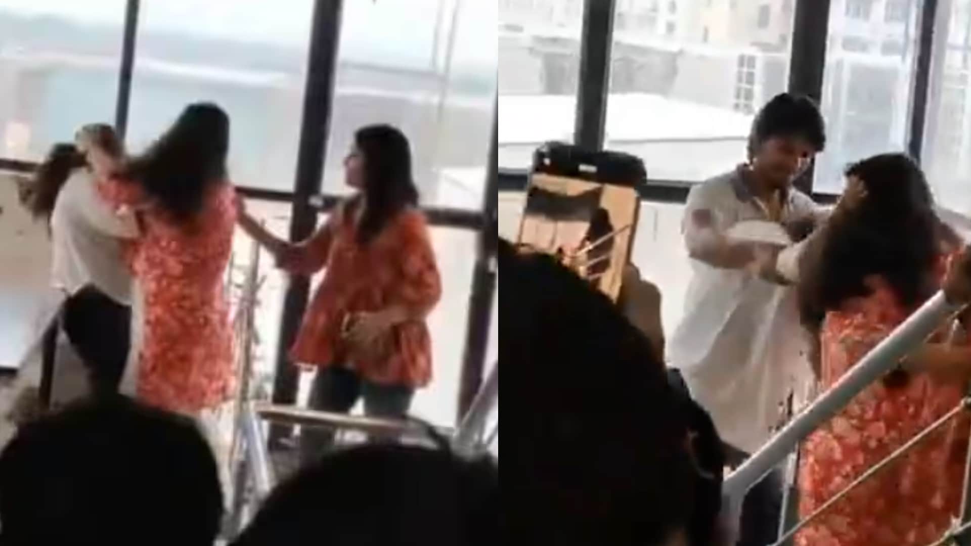 बॉयफ्रेंड को लेकर भिड़ी पापा की परियां, एक दूसरे के नोचे बाल