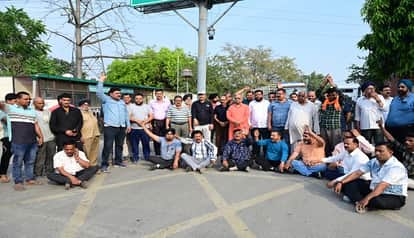 Despite government assurances, the municipal corporation's notice sparked a protest by transporters