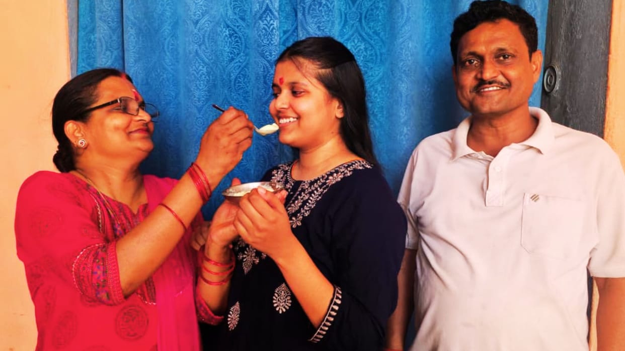 UPPCS Result Kanchan Gupta of Chandauli Secures 9th Rank in PCS to Become Assistant Commissioner