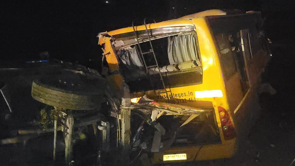 Kanpur: 20 Injured in Truck-Bus Collision; Chaos and Screams Ensue