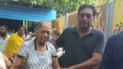 actor Prakash Raj mother Swarnlata death at the age of 86 in bengaluru