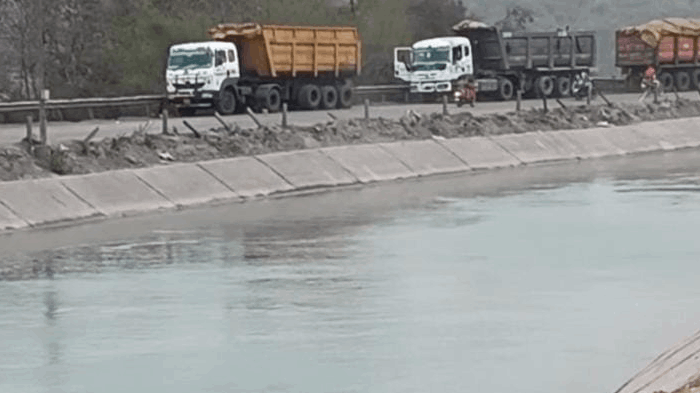 नहर में एक अज्ञात व्यक्ति का शव उतराता मिला