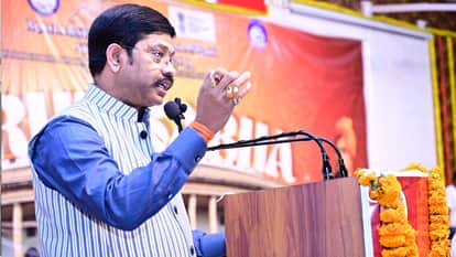 Minister Nand Gopal Gupta Nandi attended closing ceremony of Youth Parliament at DAV PG College varanasi