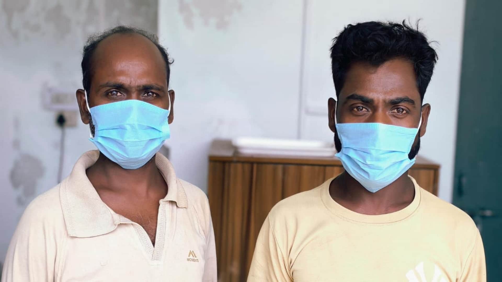 प्रेस कांफ्रेंस के दौरान गिरफ्तार पिता के दोनों हत्यारे लवलेश और झुरई उर्फ बनवारी।