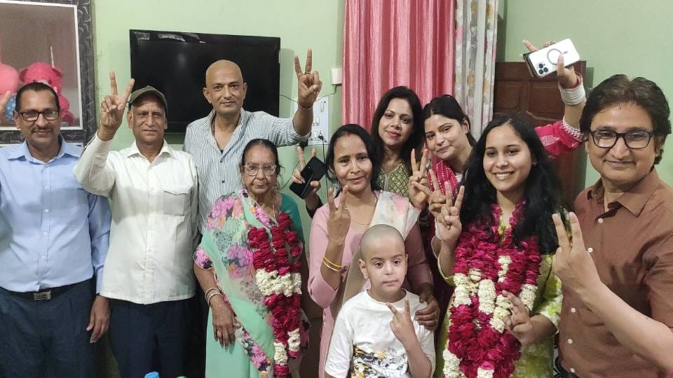 UPPCS Result ananya Daughter of General Store Owner Becomes PCS Officer in Raebareli