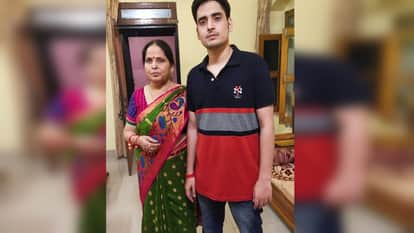 PCS Result: On the day of retirement itself, the news of the son becoming SDM brought tears of joy to the eyes