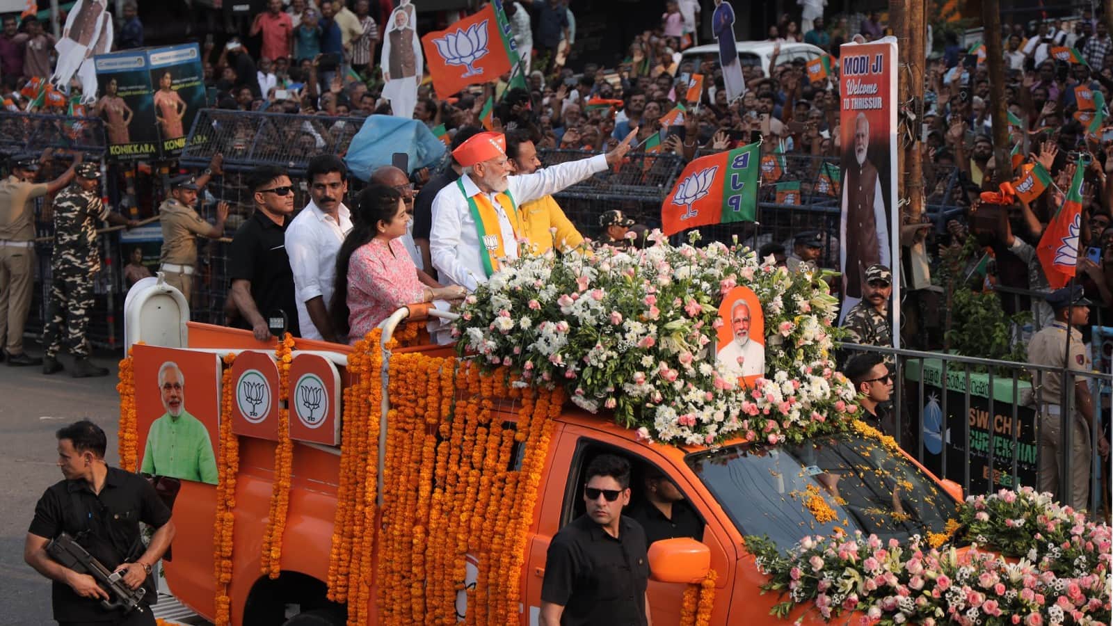 पीएम मोदी और पद्मजा वेणुगोपाल का रोड शो