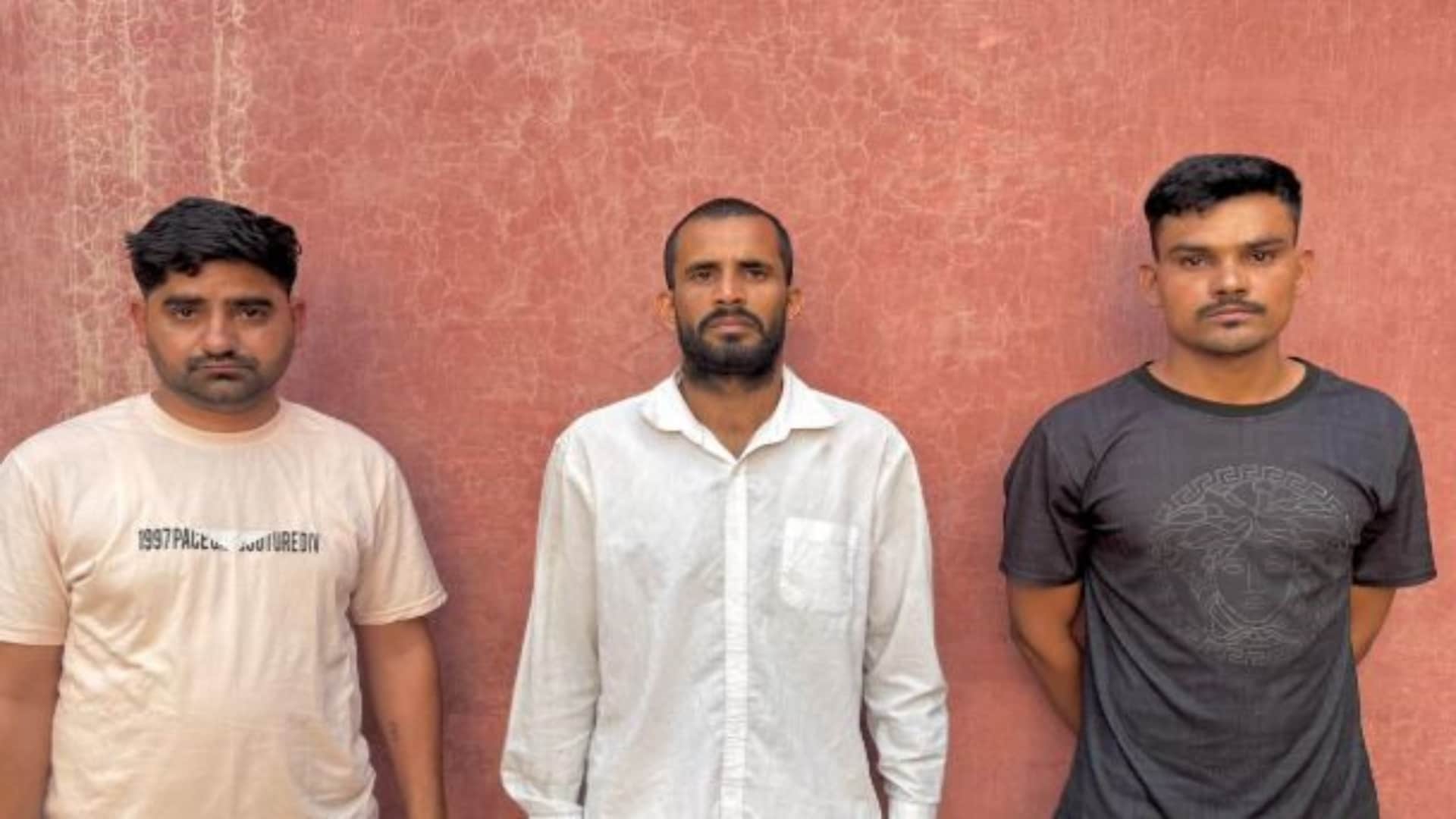 पुलिस हिरासत में तीनों आरोपी